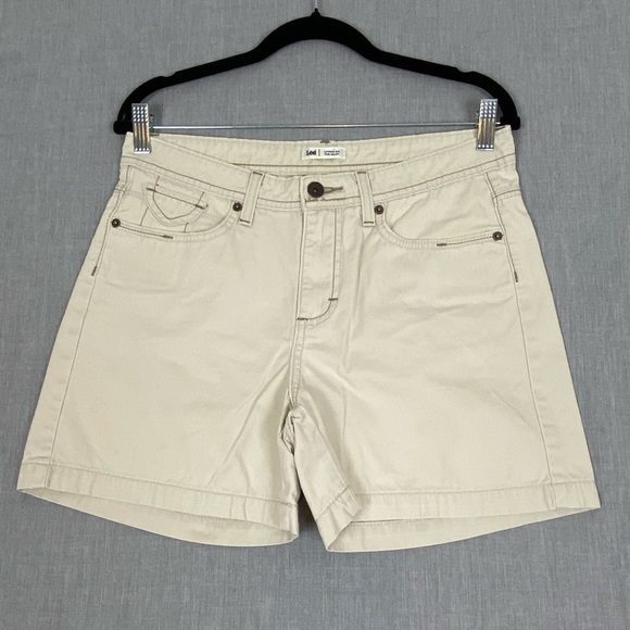 Lee Lower on the Waist Shorts Sz Large 100% Cotton Cream Walking / Golf Length - Picture 1 of 12
